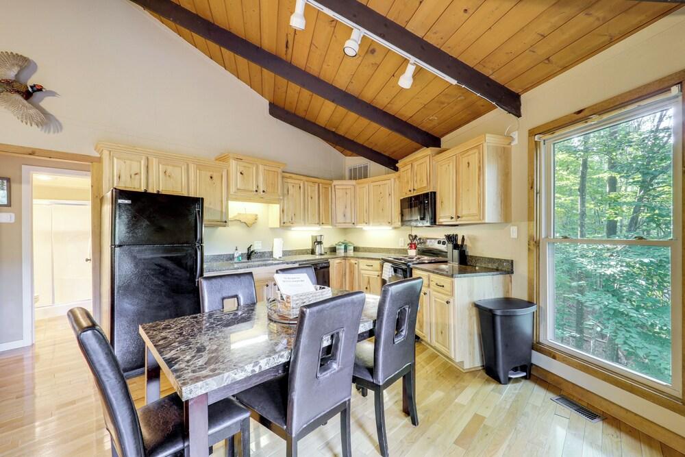 2 Decks, Mountain View: Beech Mountain Cabin!