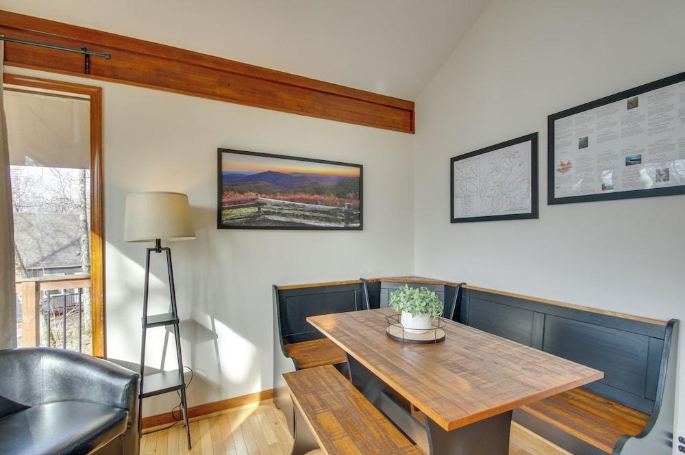 Cozy 'hillside Hideaway' in Wintergreen Resort!