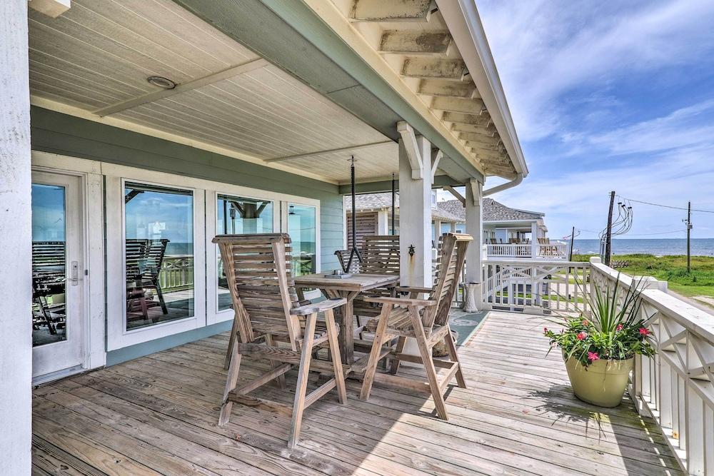Walk to Ocean: Bright Crystal Beach House w/ Deck!