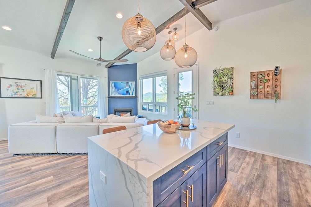 Mtn Views & Gas Fire Pit: Luxe Pine Escape!