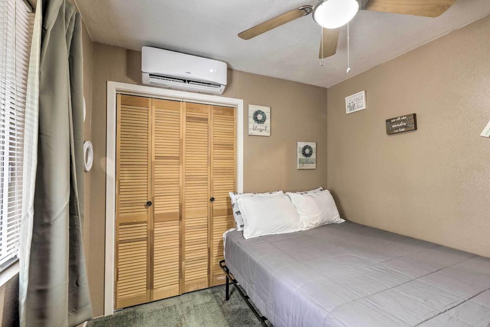 Bright Pine Cabin: Direct Trail Access & Deck!