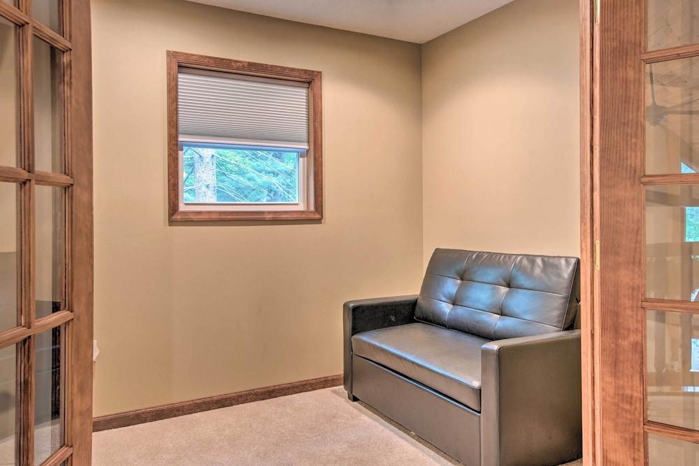 2 Mi to Lake Harmony: Gem w/ Game Room & Deck