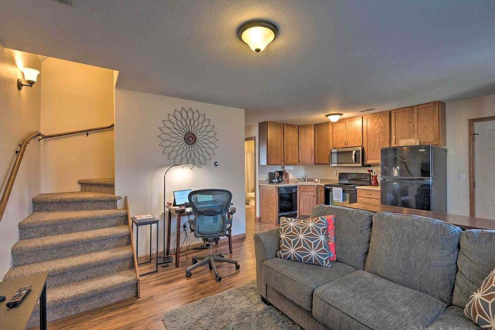 Cozy Cedar Rapids Pad - 2 Blocks to Mercy Care!