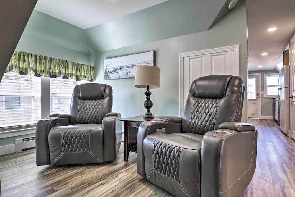 Old Orchard Beach Apartment - Quick Walk to Beach!