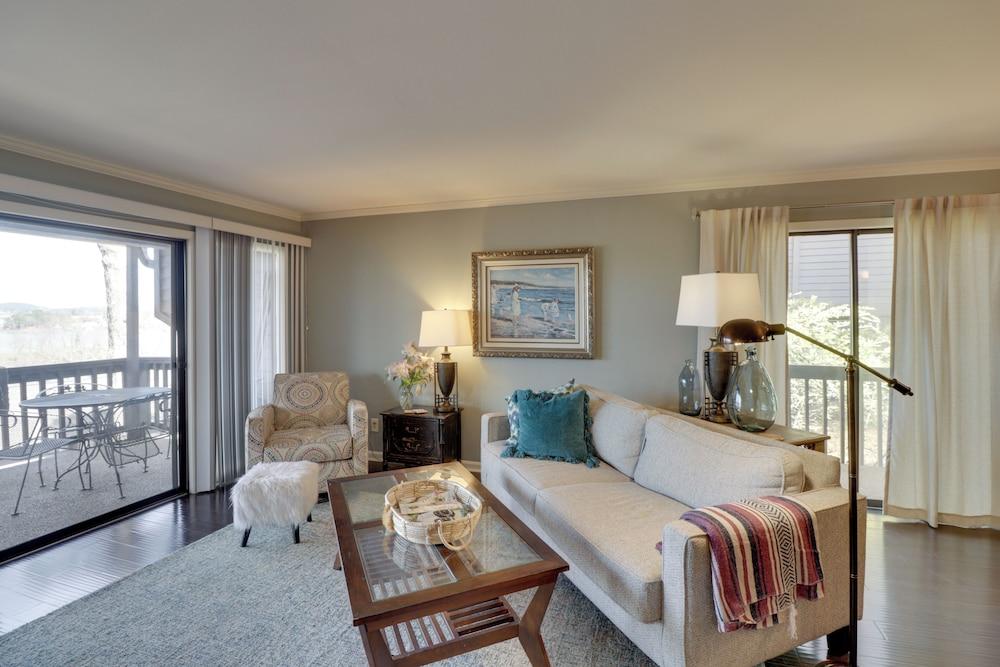 Hot Springs Condo w/ Lake Access & Community Pool