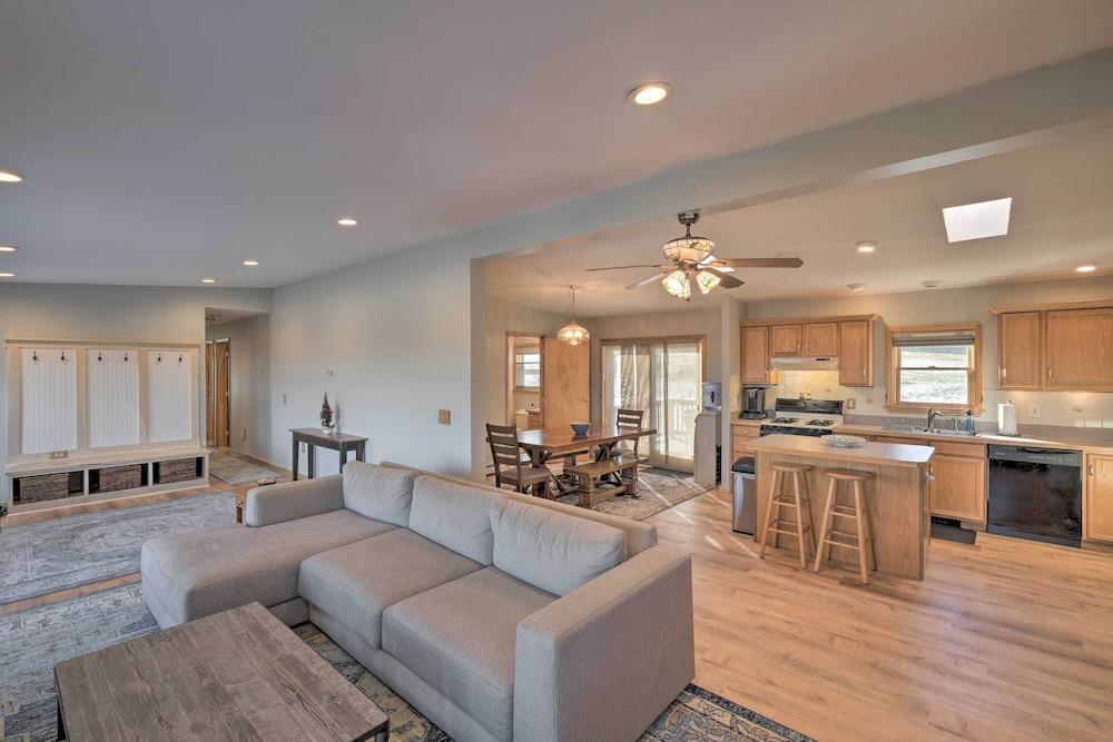 Catskills Mtn Retreat w/ Panoramic View & Fire Pit