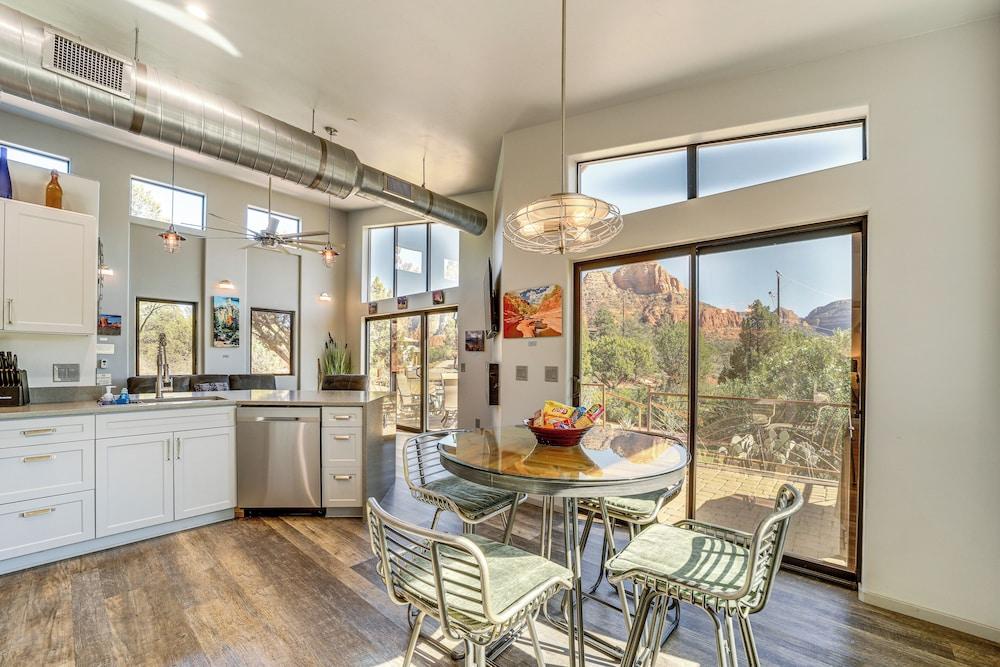 Chic Sedona Retreat: 2 Mi to Cathedral Rock Trail!
