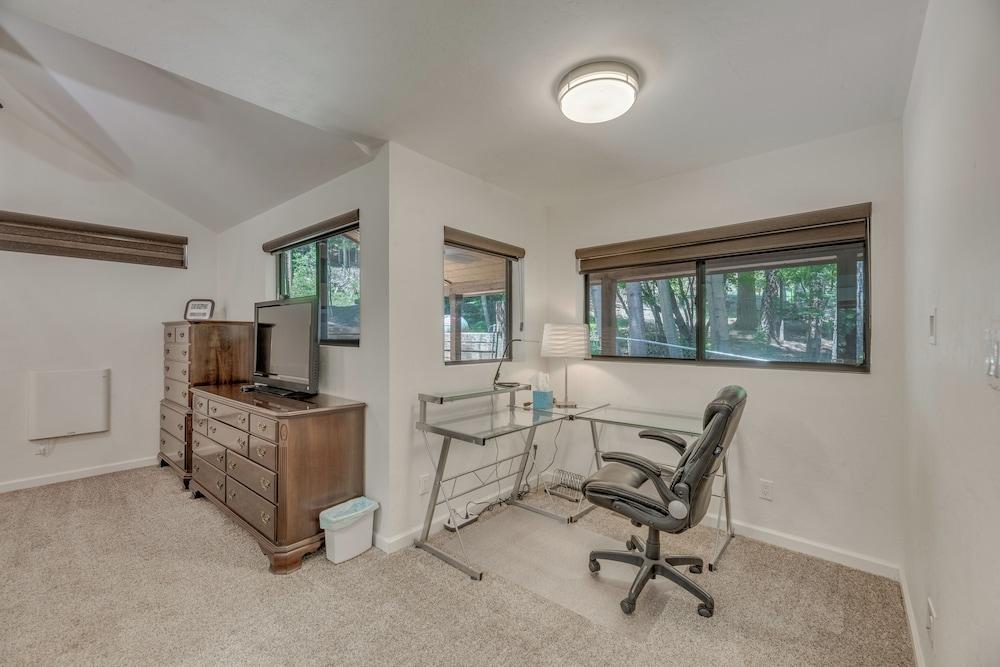 Modern Alpine Cabin 3 Miles to Ski Cloudcroft