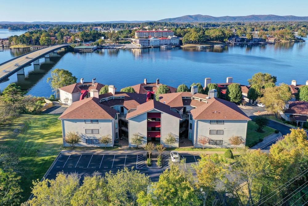 Pool & Dock Access: Lakefront Hot Springs Condo!