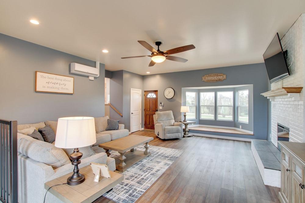 Chic Ste Genevieve Home w/ Nice Interior Amenities