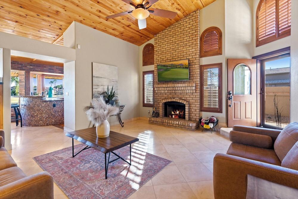 Spa, Covered Patio: Upscale Phoenix Oasis!