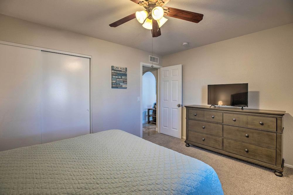3 Mi to Westgate: Desert Home w/ Hot Tub in Peoria