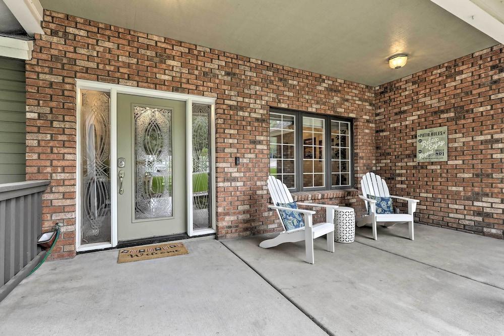 Upscale Flagstaff Home w/ Hot Tub & Mountain Views