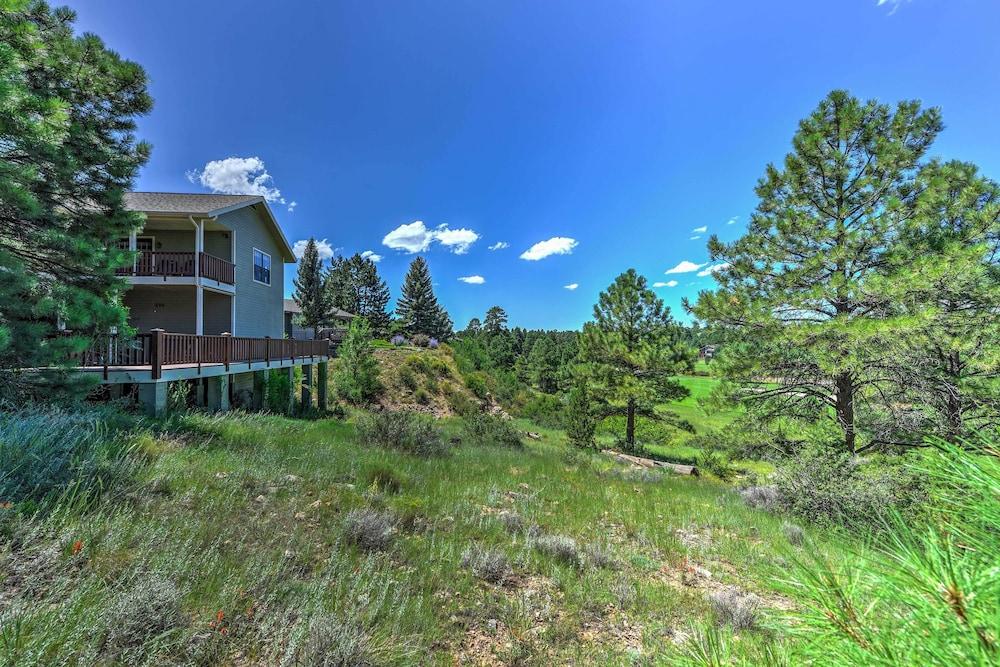 Upscale Flagstaff Home w/ Hot Tub & Mountain Views