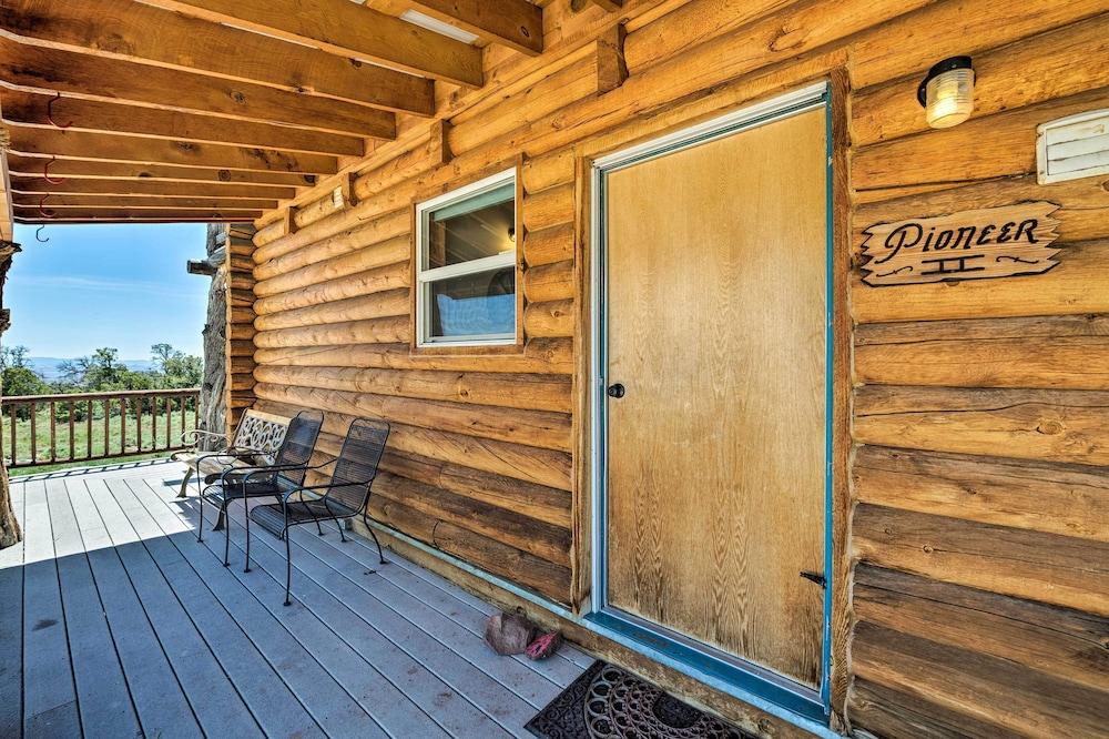 Pet-friendly Moab Cabin w/ Mtn Views & Bbq!