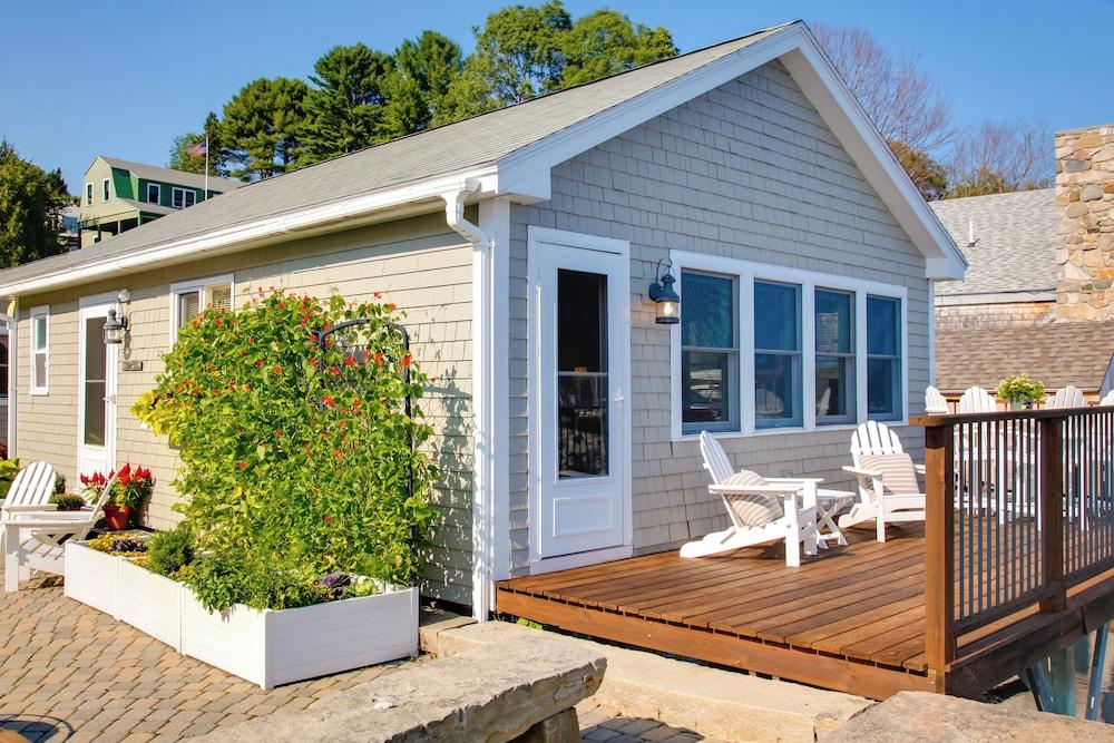 'heron Cottage' on Casco Bay w/ Deck & Boat Dock!