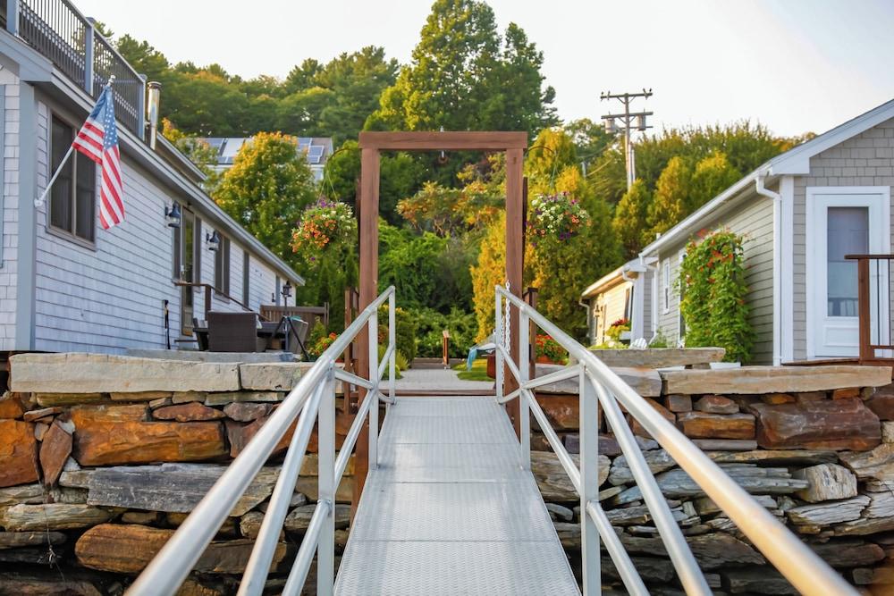 'heron Cottage' on Casco Bay w/ Deck & Boat Dock!