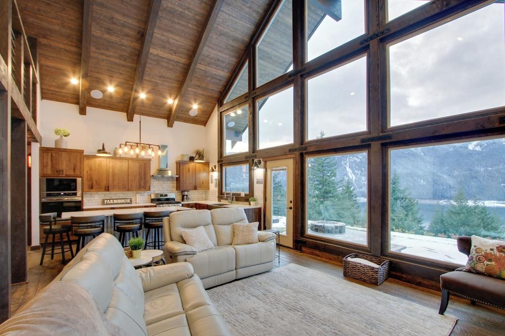 Shared Game Room: Dazzling Cle Elum Home