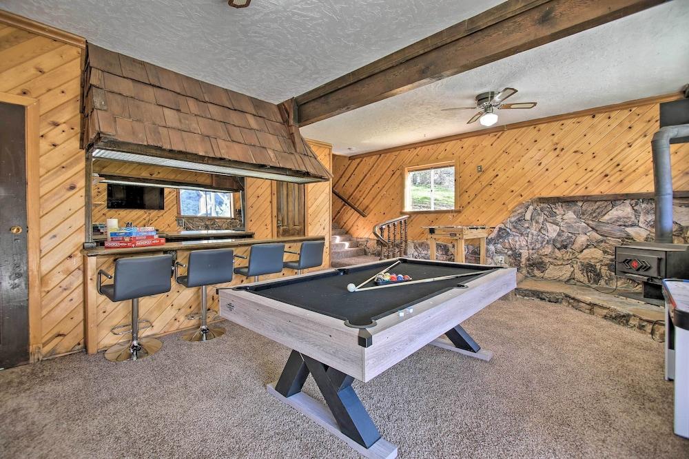 Luxe Escape w/ Decks, Mtn Views, Game Room!