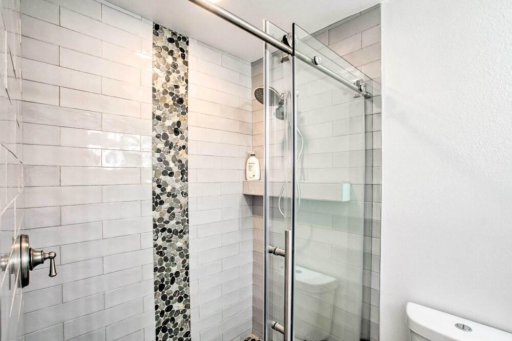 Fire Pit, Heated Pool: Central Tempe Escape!