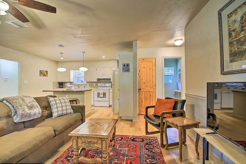 Utopia Family Home, 2 Blocks to Utopia Park!