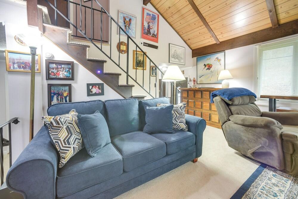 Hunter Hideaway w/ Yard & Deck: 3 Mi to Ski Slopes