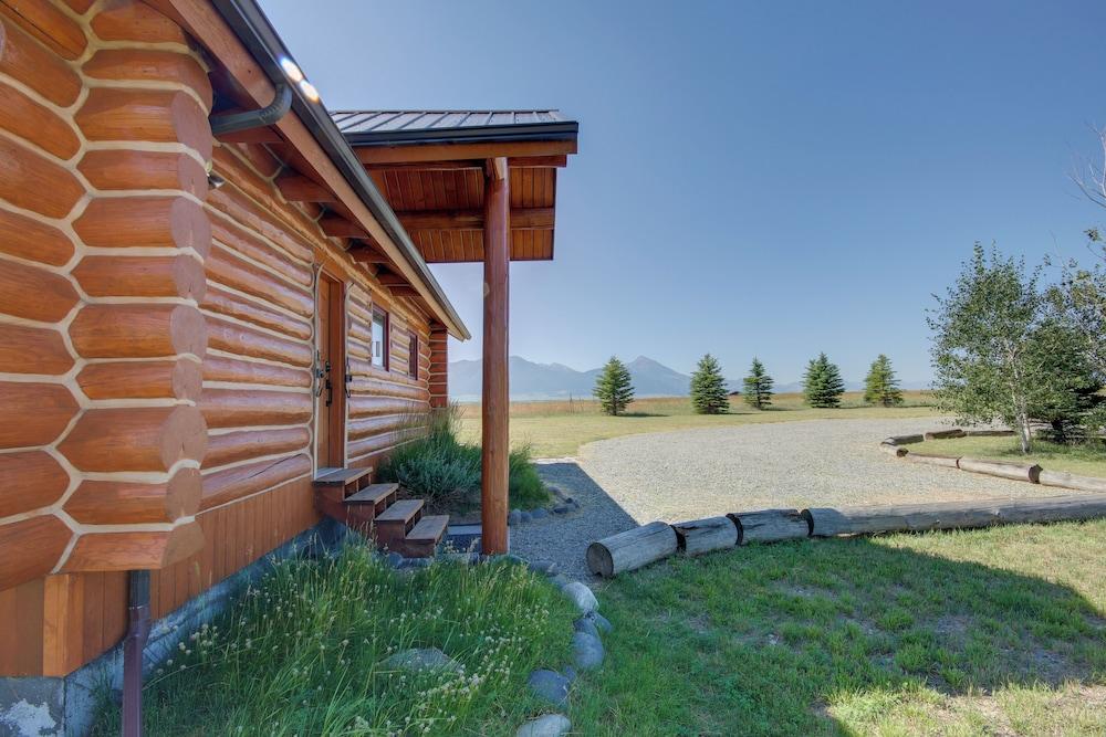 Yellowstone Cabin w/ Stunning Mountain Views