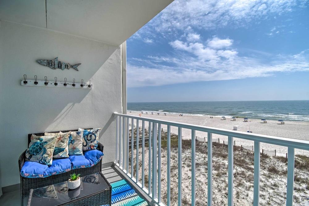 Bright Gulf Shores Beachfront Condo w/ Pool Access