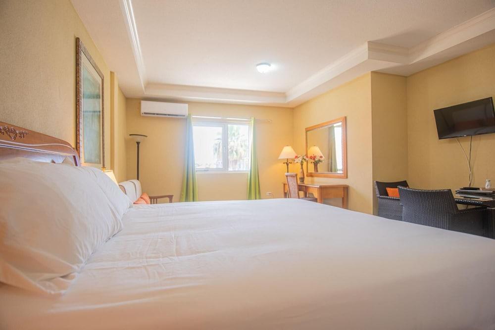 NEW Bay Harbor Studio 202