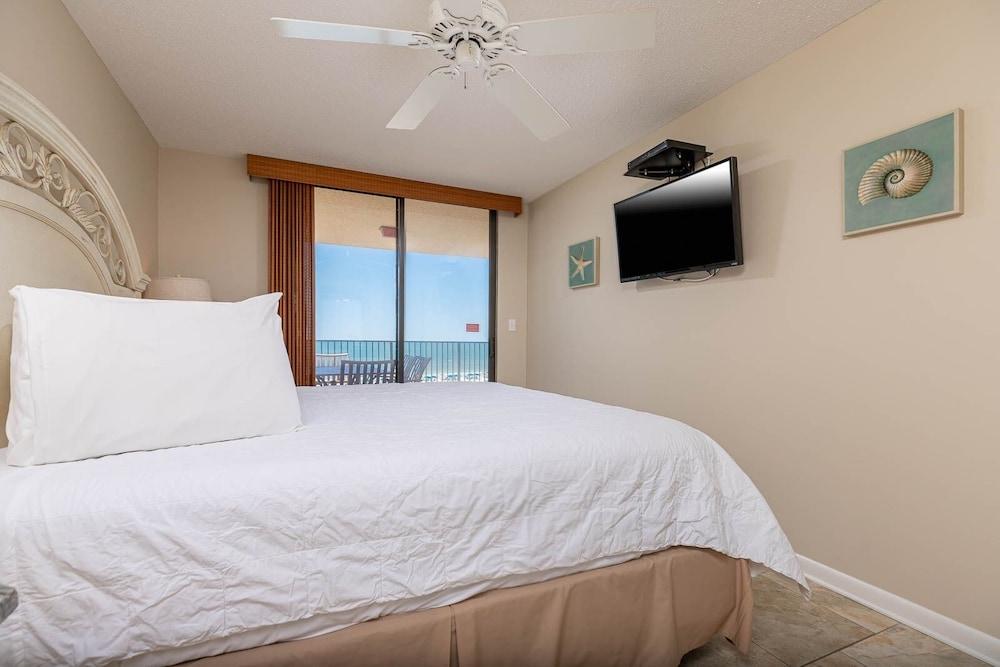 Phoenix V 309 2 Bedroom Condo by Redawning