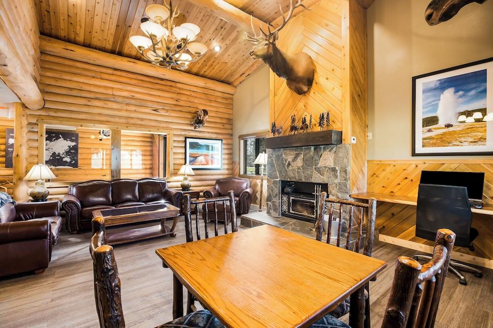 Mountain Vista Hotel