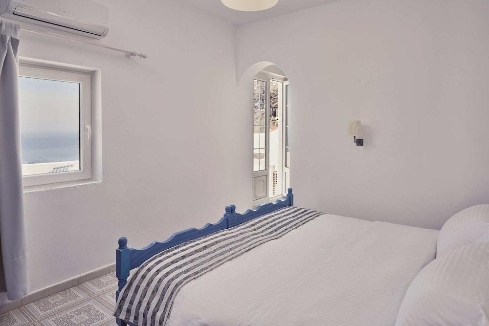 Amphitheater Cave Houses