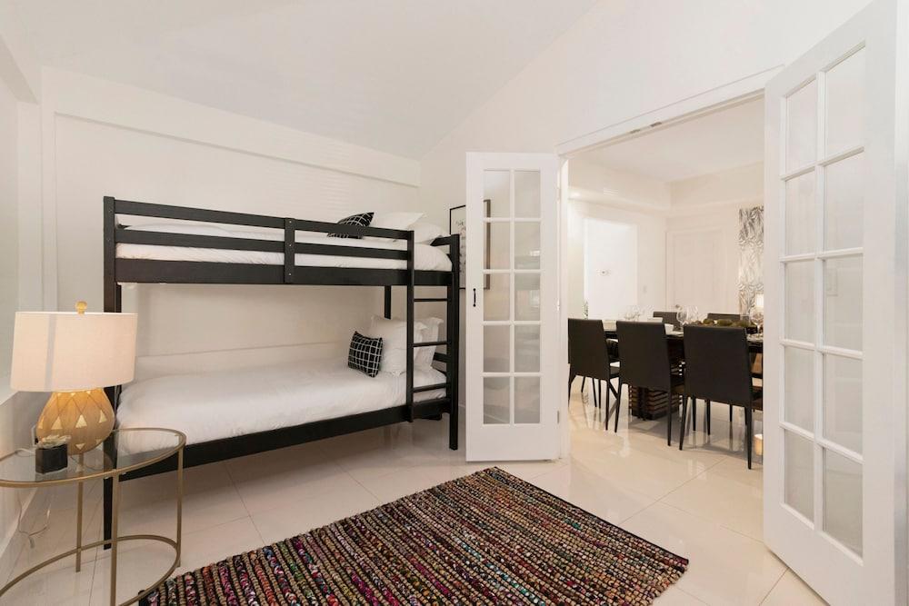 Roami at Downtown Retreat