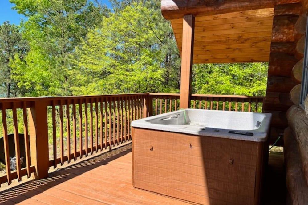 Snow Hill - Secluded W/ Mountain Views 2 Bedroom Cabin by Heavenly Views Resort