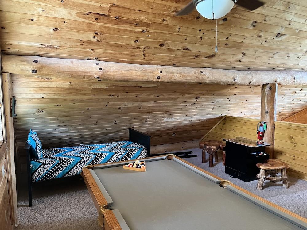 Snow Hill - Secluded W/ Mountain Views 2 Bedroom Cabin by Heavenly Views Resort
