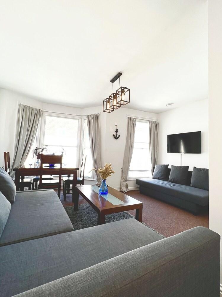 3 Minutes Walk to the Beach