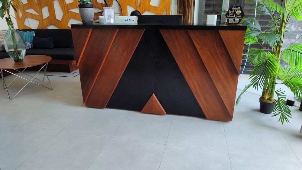 Emiliano 42 Condos Boutique