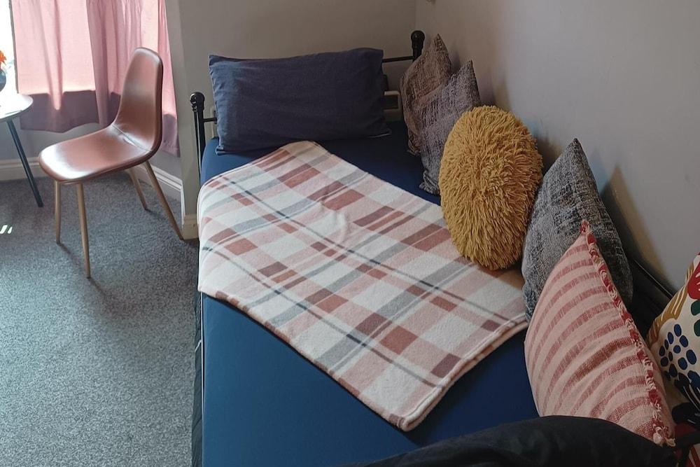 Apartment - Sleeps 5, Free Parking & Sun Terrace