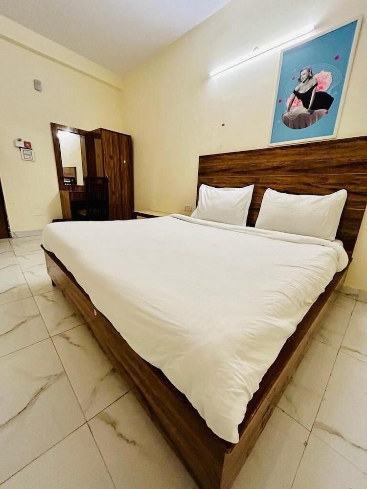 Hotel Green Arrow Rohini