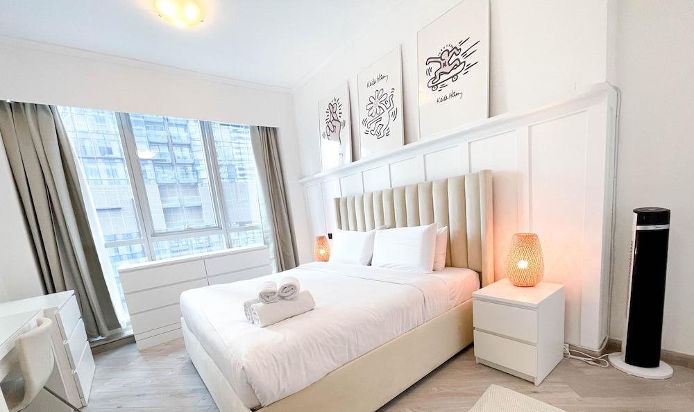 LUX The Dubai Marina View Suite