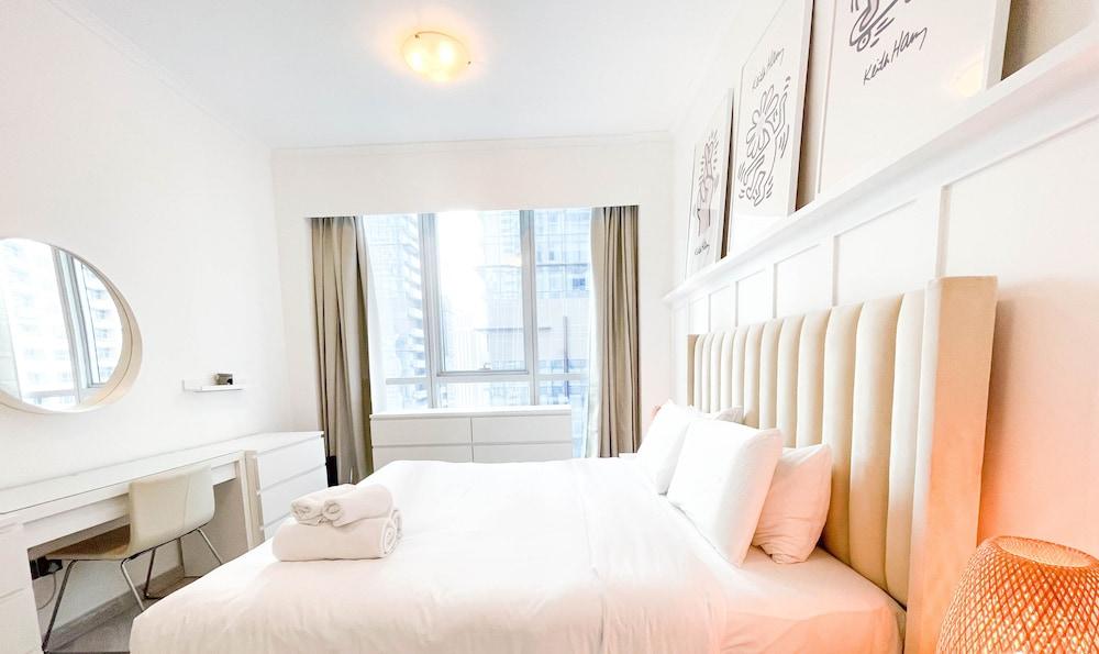 LUX The Dubai Marina View Suite