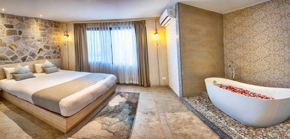 MeroStay 169 Shi Hotel