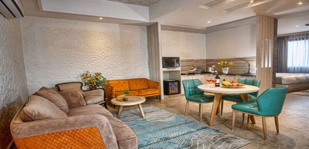 MeroStay 169 Shi Hotel