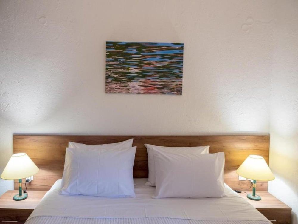 Atalanti Seaside Junior Suites