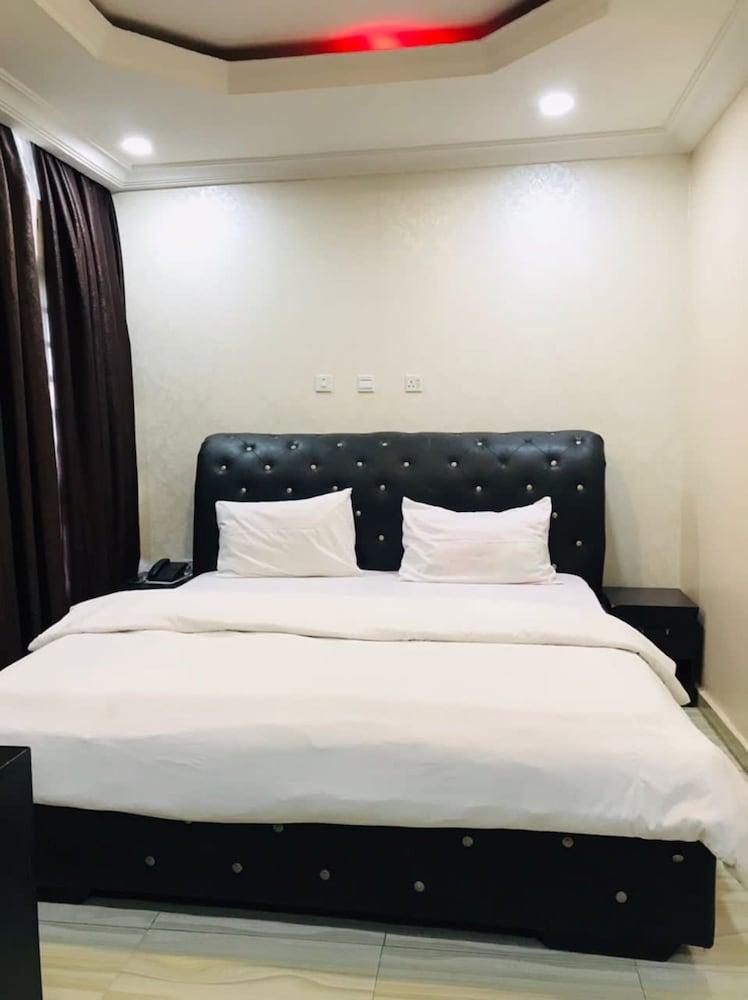 T Golden Villa Hotel