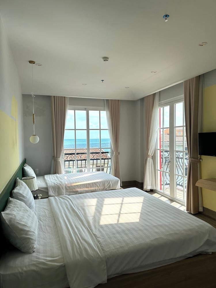 La Palma Hotel & Spa Sunset Town Phu Quoc