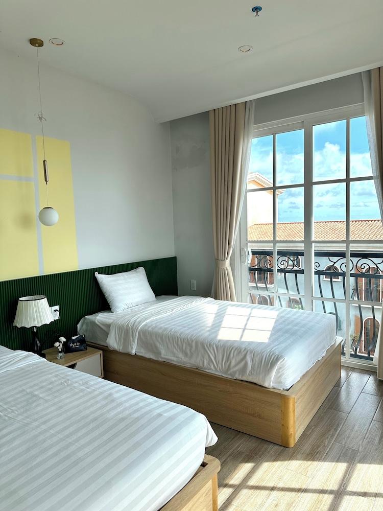 La Palma Hotel & Spa Sunset Town Phu Quoc