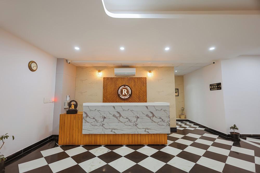 Lake View Hotel Revaas