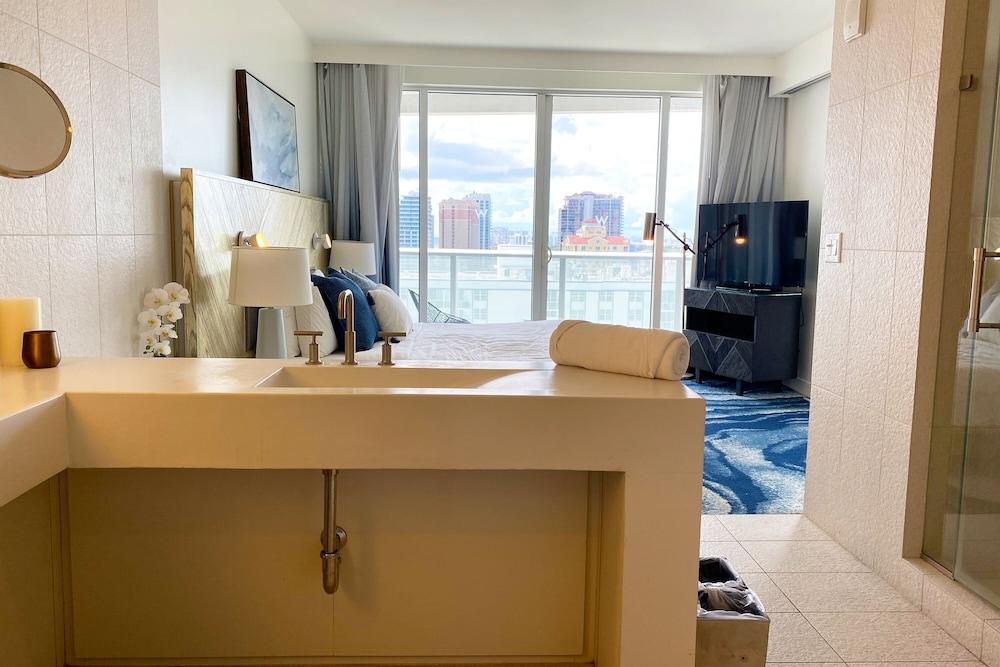 OneLuxStay at W Residences