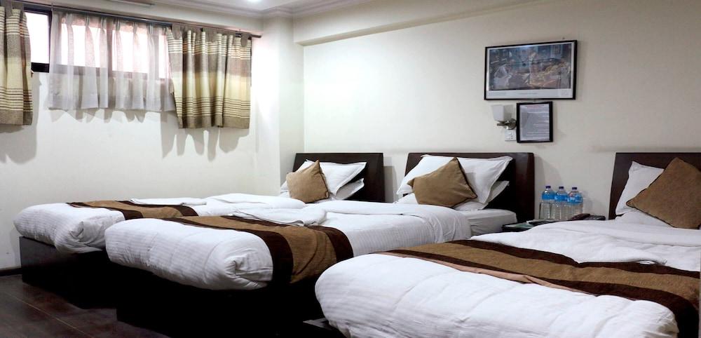 MeroStay 128 AI Hotel